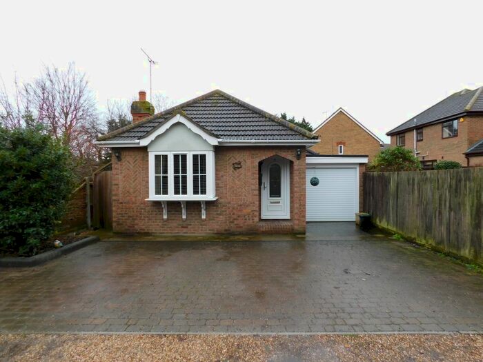 2 Bedroom Detached Bungalow To Rent In Ray Close, Canvey Island SS8