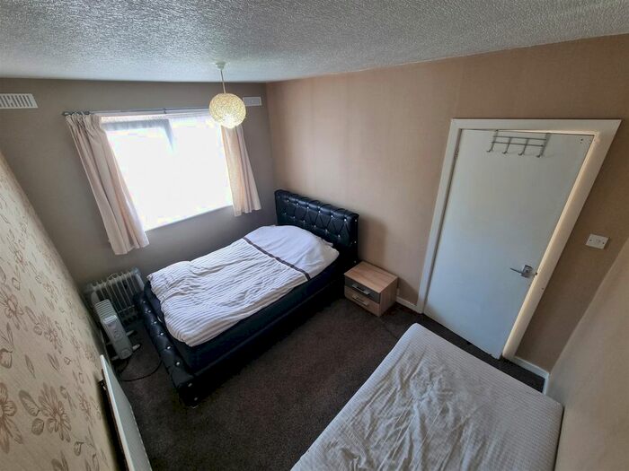 2 Bedroom End Of Terrace House To Rent In Upper Woodlands Road, Bradford, BD8