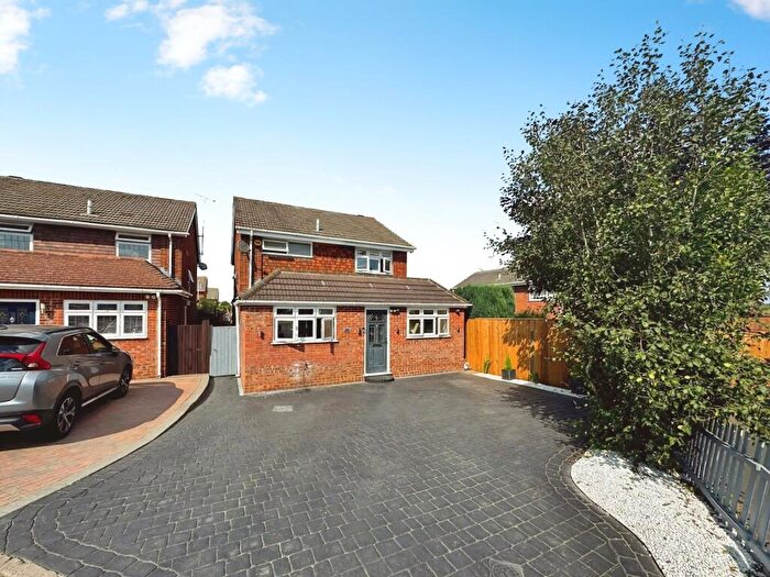 3 Bedroom Detached House For Sale In Dahlia Drive, Swanley, Kent, BR8