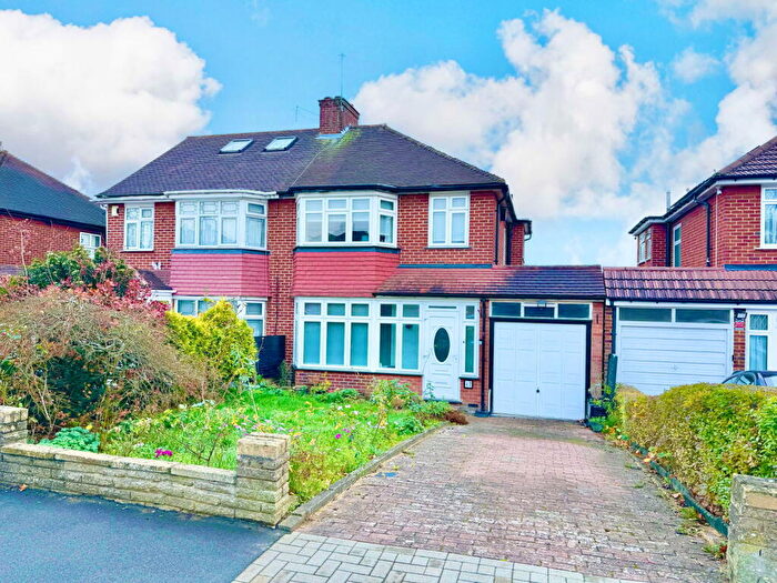 3 Bedroom Semi Detached House For Sale In Beverley Drive, Edgware, HA8