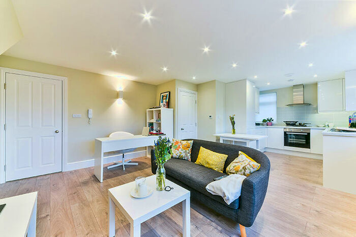 1 Bedroom Apartment To Rent In The Gardens, East Dulwich London, SE22