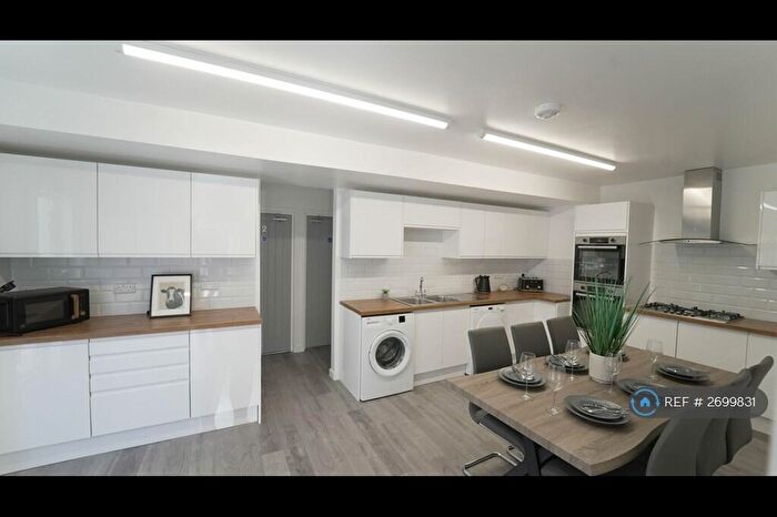 6 Bedroom End Of Terrace House To Rent In Charter Avenue, Coventry, CV4