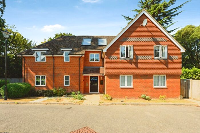 2 Bedroom Property For Sale In Kingfisher Close, Leatherhead, Surrey, KT22