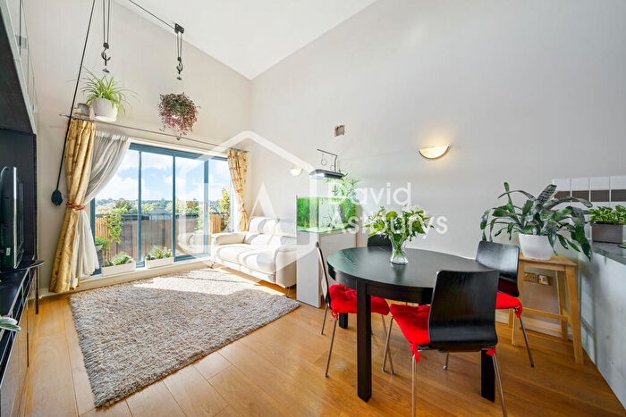 2 Bedroom Apartment To Rent In Tottenham Lane, Crouch End, London, N8