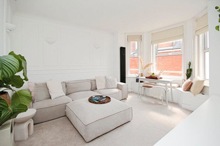 2 Bedroom Apartment For Sale In Burnaby Road, Alum Chine, BH4