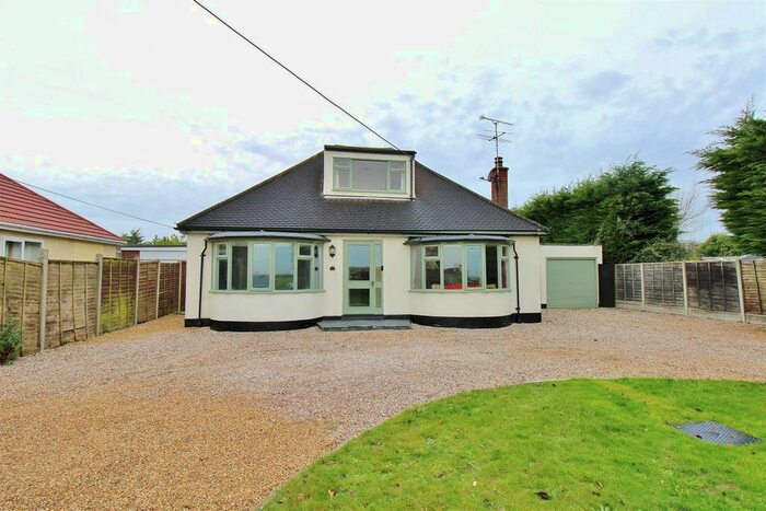 3 Bedroom Chalet For Sale In Frinton Road, Thorpe-Le-Soken, Clacton-On-Sea CO16