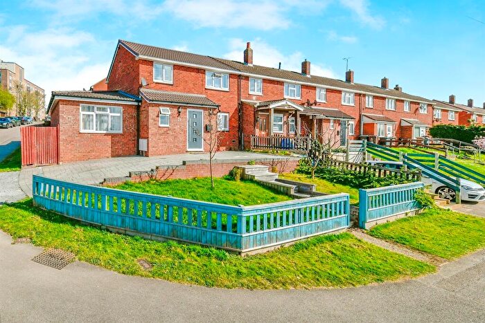 5 Bedroom Semi-Detached House For Sale In Spring Drive, Stevenage, SG2