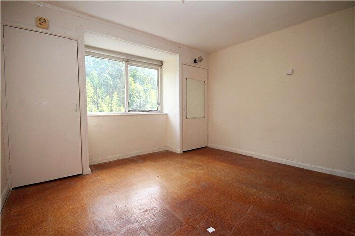 1 Bedroom Apartment For Sale In Waldrons Path, Bramley Hill, South Croydon, CR2