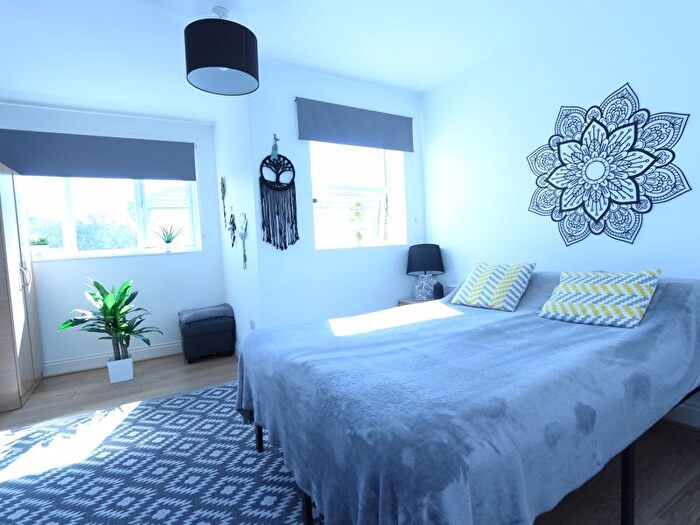 1 Bedroom Flat To Rent In Summers Lane, London, N12