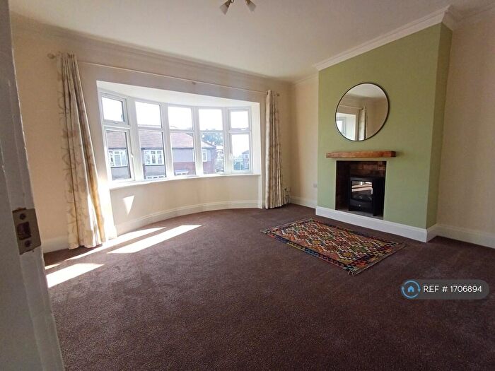 2 Bedroom Flat To Rent In High Heaton, Newcastle Upon Tyne, NE7