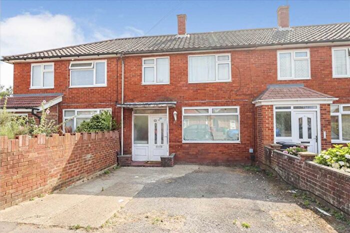 3 Bedroom Terraced House For Sale In Bromycroft Road, Slough, SL2