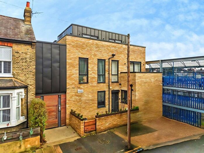 3 Bedroom Flat To Rent In Chancery Court, Fifth Avenue, London, Greater London, E12