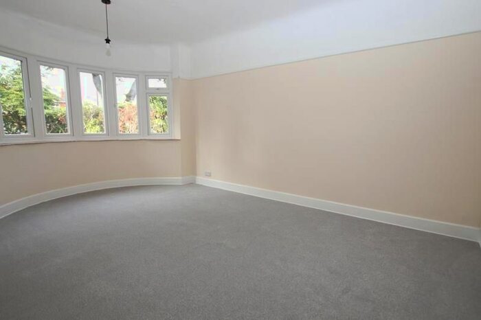 3 Bedroom Detached Bungalow To Rent In The Grove, Christchurch, BH23