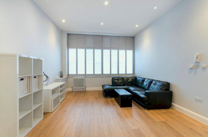 1 Bedroom Flat To Rent In Caxton Road, Shepherd's Bush, London, W12