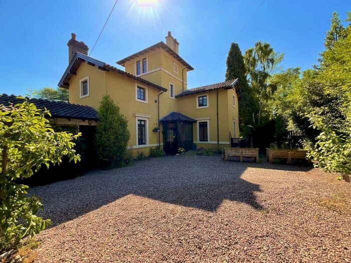 4 Bedroom Detached House To Rent In Park Drive, Trentham, ST4