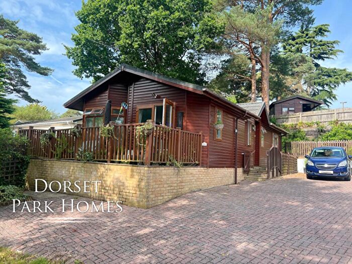 2 Bedroom Park Home For Sale In Tall Trees Park, Matchams Lane, Christchurch, BH23