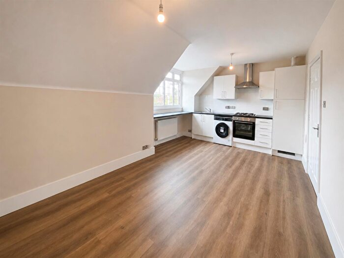 1 Bedroom Apartment To Rent In Bradmore Green, Brookmans Park, Herts, AL9
