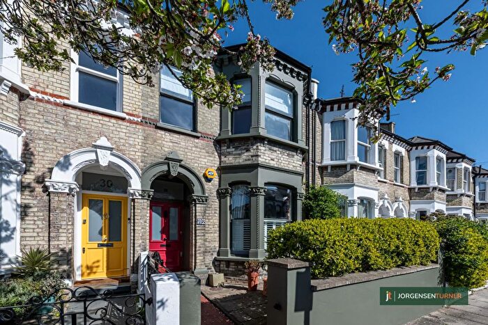 4 Bedroom Terraced House To Rent In Ethelden Road, Shepherds Bush, W12