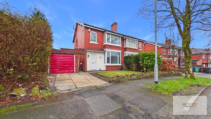 3 Bedroom Semi-Detached House For Sale In Palatine Drive, Walmersley, Bury, BL9