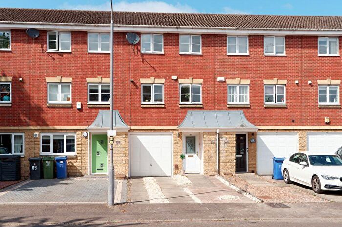 3 Bedroom Town House For Sale In Benn Avenue, Paisley, PA1