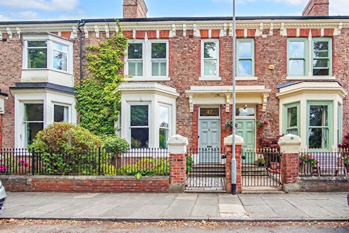 4 Bedroom Town House To Rent In Stanhope Road North, Darlington, DL3