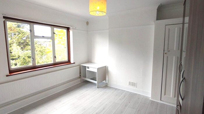 5 Bedroom Semi-Detached House To Rent In Nether Street, London, N3