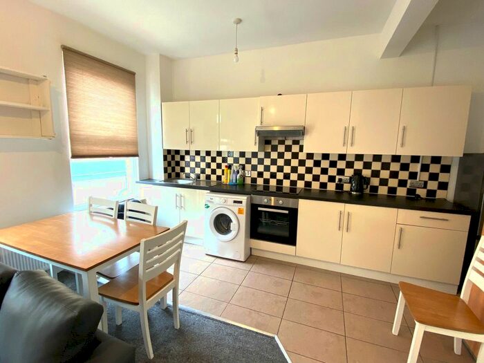 3 Bedroom Maisonette To Rent In Roman Road, London, E3