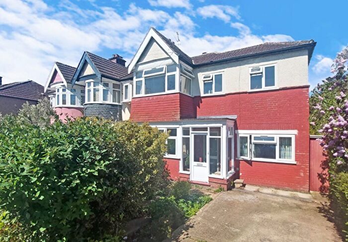 4 Bedroom End Of Terrace House For Sale In Yeading Avenue, Harrow, HA2