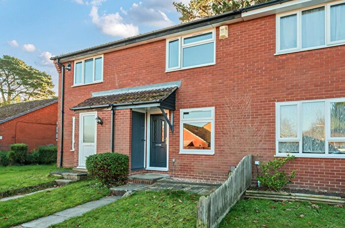 2 Bedroom Terraced House For Sale In Kennet Close, West End, Southampton, Hampshire, SO18