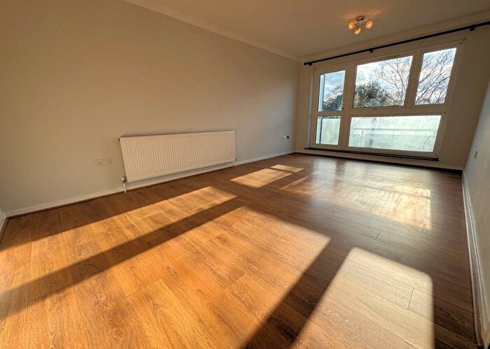 1 Bedroom Flat For Sale In Nigel Court, Seymour Road, Finchley, N3