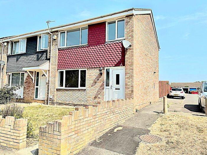3 Bedroom End Of Terrace House To Rent In Kenilworth Walk, Bedford, MK41
