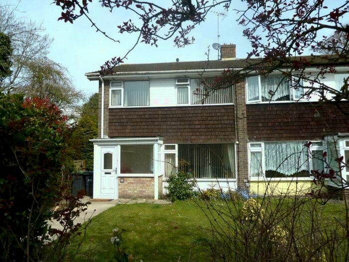 3 Bedroom Semi-Detached House To Rent In Gloucester Road, Waterlooville, Hampshire, PO7