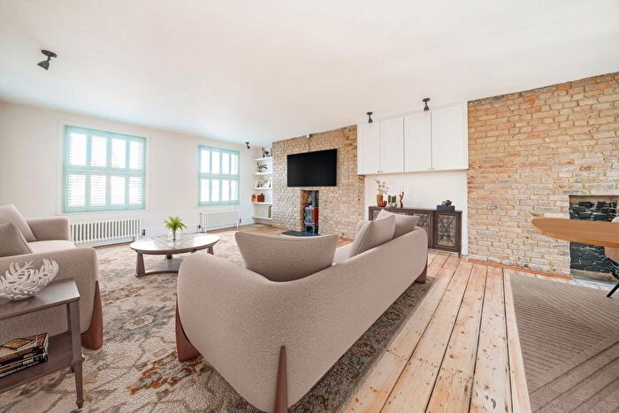 2 Bedroom Maisonette For Sale In Cumberland Street, Pimlico, SW1V