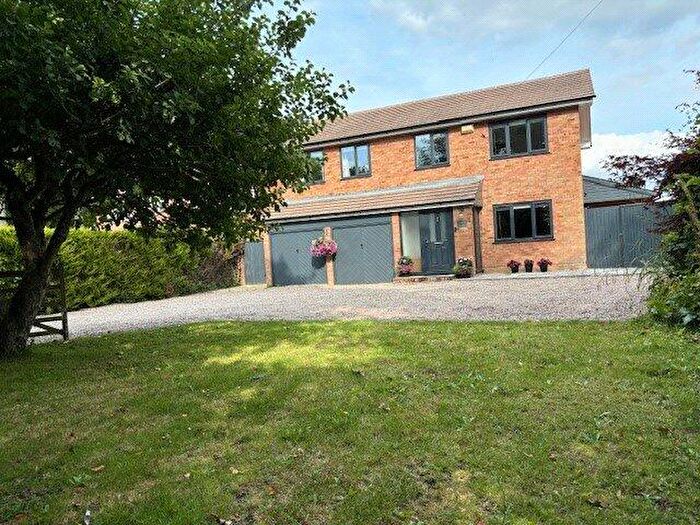 4 Bedroom Detached House For Sale In Forest Gate, Little London, RG26