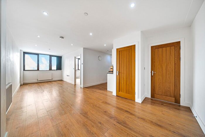 1 Bedroom Flat For Sale In Streatham High Road, London, SW16