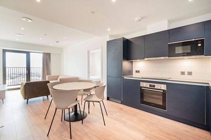 2 Bedroom Flat To Rent In Victoria Road, North Acton, W3