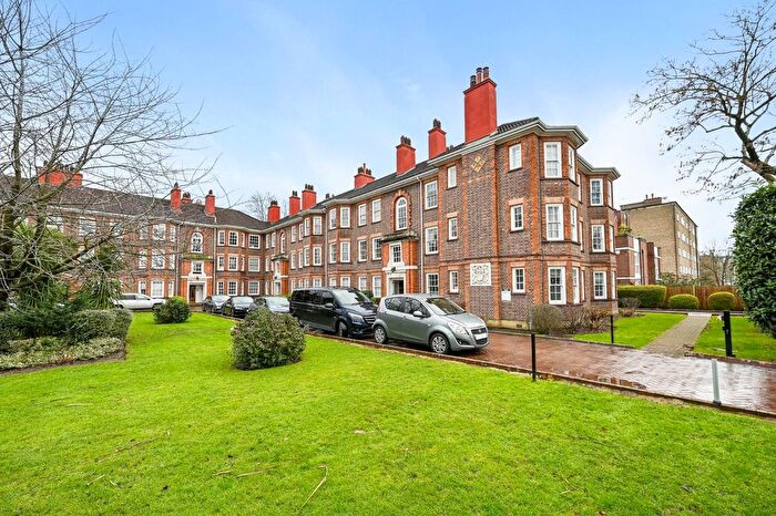 2 Bedroom Flat For Sale In Bromyard Avenue, Acton, W3