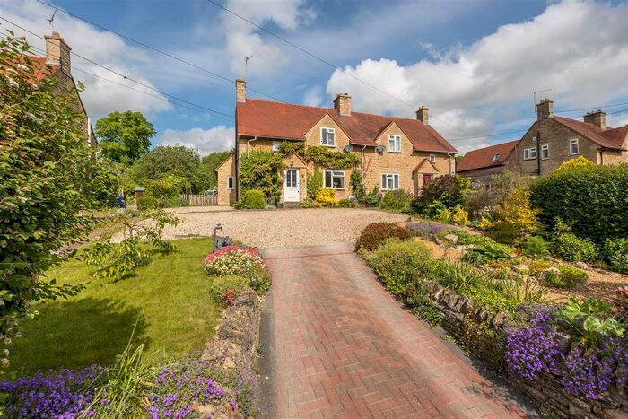 4 Bedroom Semi-Detached House For Sale In Grove Road, Bladon, Woodstock, OX20