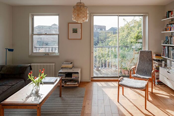 4 Bedroom Terraced House For Sale In Vicar's Close, London, E9