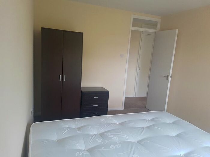 1 Bedroom Flat To Rent In St. Ives Close, Luton, LU3