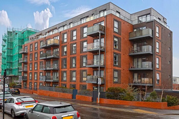 2 Bedroom Flat For Sale In Goldstone Lane, Hove, BN3