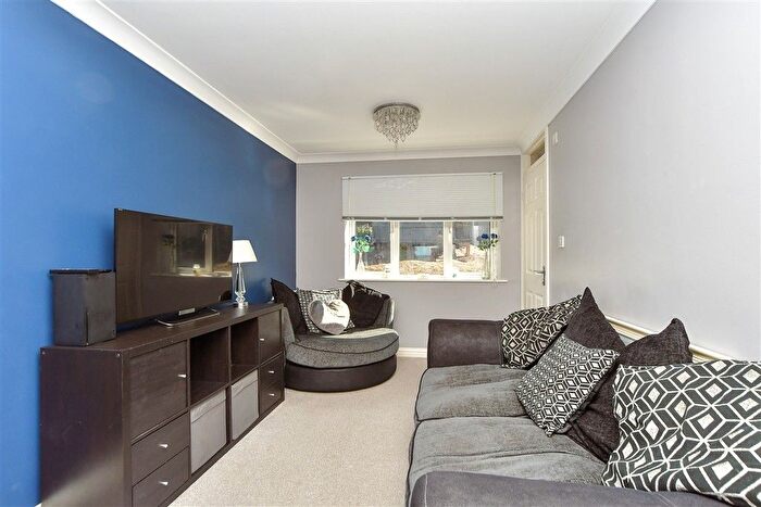 3 Bedroom Chalet For Sale In Union Road, Minster On Sea, Sheerness, Kent, ME12