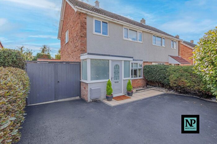 3 Bedroom Semi Detached House For Sale In St. Georges Way, Tamworth, B77