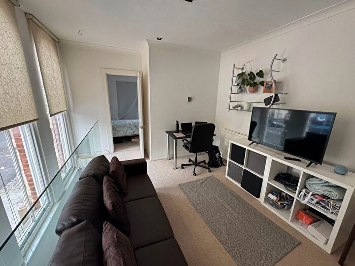 3 Bedroom Mews To Rent In Elgin Mews North, London, W9