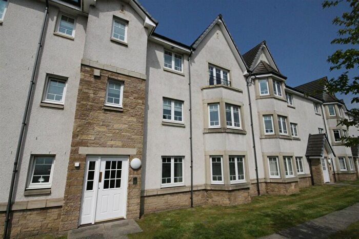 3 Bedroom Flat To Rent In McCormack Place, Kinnaird Village, Larbert, FK5