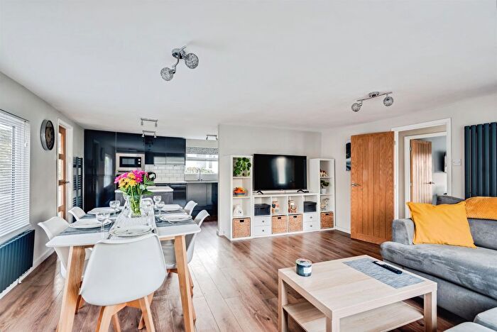 2 Bedroom Mobile/park Home For Sale In Green Road, Shillingford Hill, Wallingford, OX10