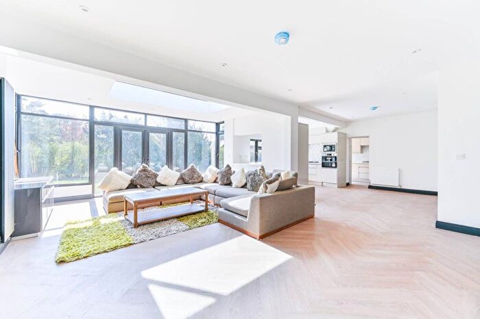 4 Bedroom Bungalow To Rent In Webb Estate, Purley, CR8