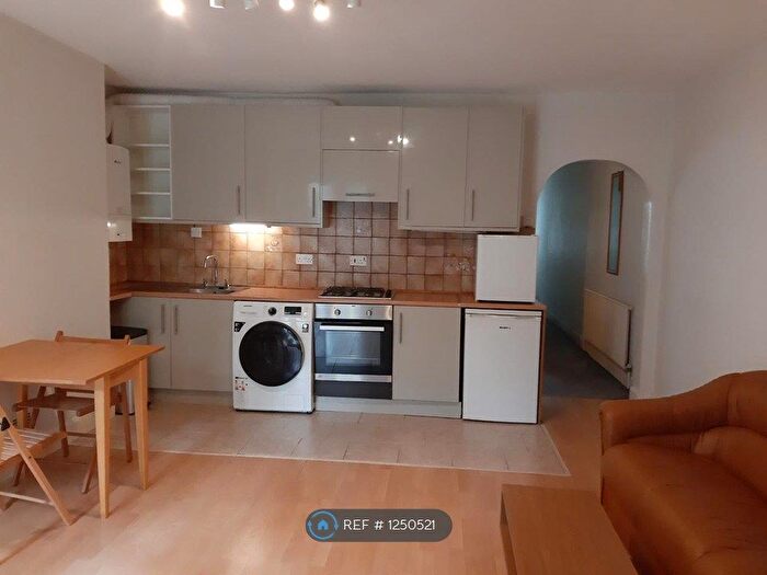 2 Bedroom Flat To Rent In Stanwick Rd, London, W14