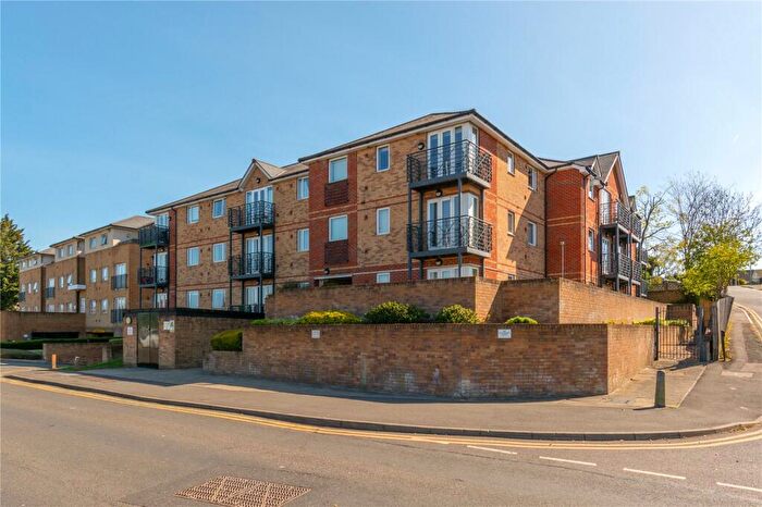 2 Bedroom Flat For Sale In Old Watford Road, Bricket Wood, St. Albans, Hertfordshire, AL2