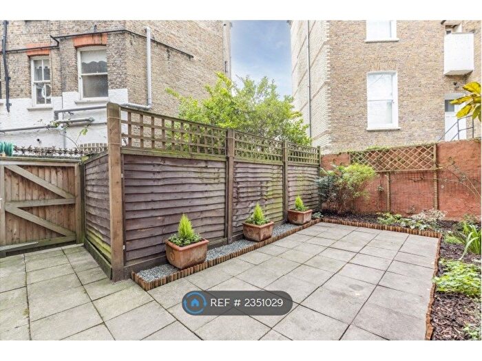 3 Bedroom Flat To Rent In Auriol Road, London, W14
